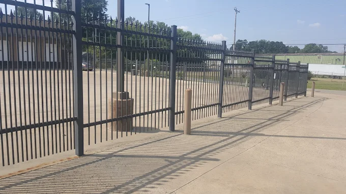 Indoor commercial chain link cage